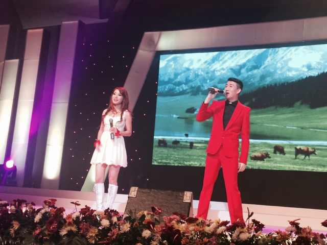 我院歌唱演員易葳和潘旭隨團赴菲律賓訪問演出受贊賞