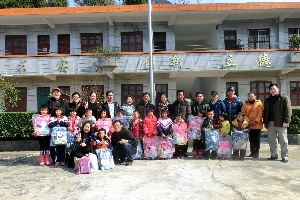 我院深入粵北山區獻愛心送溫暖